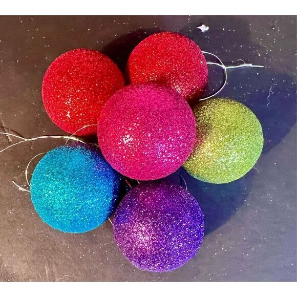 VTG Mixed Lot 50+ Plastic Christmas Ornaments Balls Snowflakes Drums Presents - Picture 13 of 14